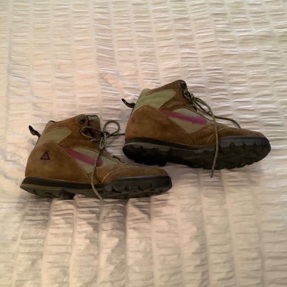 Vintage Nike Hiking Boot Shoe. Green Suede & Purple  Womens 8.5 EUC - Picture 2 of 8